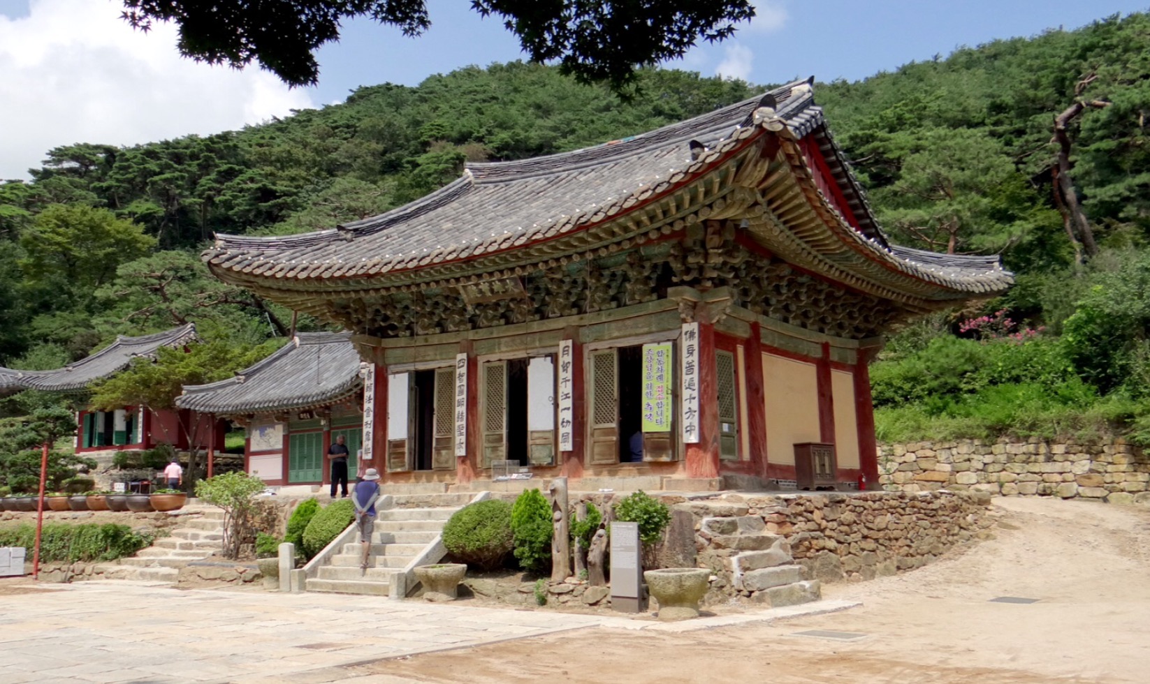 Daeungjeon - the mail hall at Jeondeungsa Temple