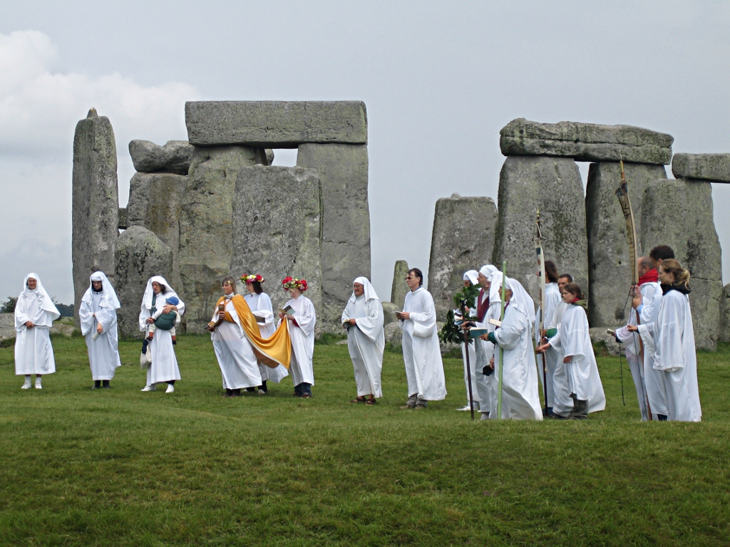 Druids_celebrating_at_Stonehenge_(1)